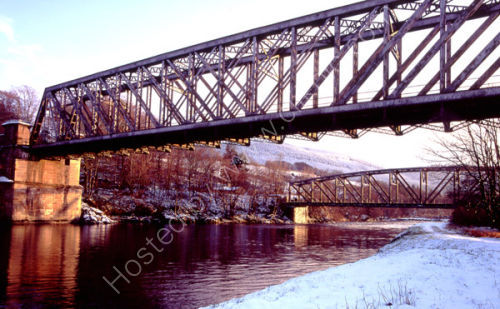 Boat o' brig.